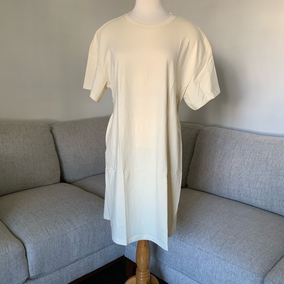 H&M Dresses & Skirts - H&M Light Cream Casual Top
